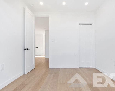 3216 Glenwood Road - Photo Thumbnail 10