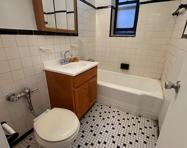 87th Street and 37th Avenue - Photo Thumbnail 5