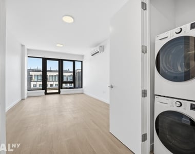 Bedford Avenue - Photo Thumbnail 8