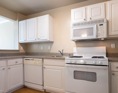 1710 N Fuller Ave - Photo Thumbnail 9