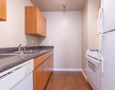 1710 N Fuller Ave - Photo Thumbnail 10