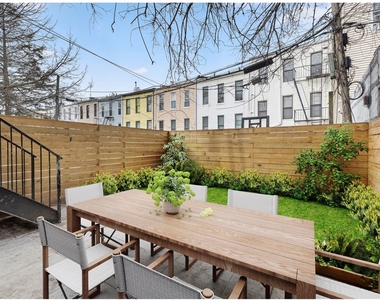 735 Chauncey St - Photo Thumbnail 6
