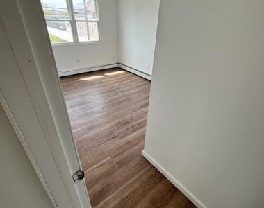 94 Roger Avenue - Photo Thumbnail 19