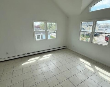 94 Roger Avenue - Photo Thumbnail 8