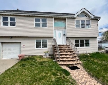 94 Roger Avenue - Photo Thumbnail 3