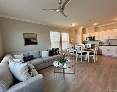 75 E Hoffman Avenue - Photo Thumbnail 6