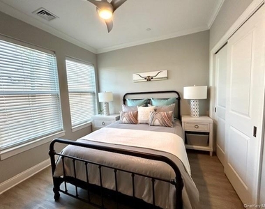 75 E Hoffman Avenue - Photo Thumbnail 10