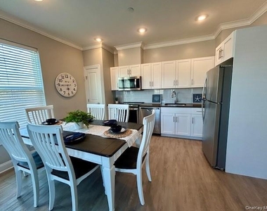 75 E Hoffman Avenue - Photo Thumbnail 5