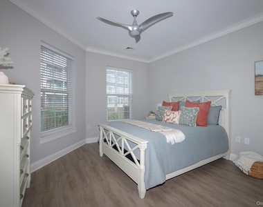 75 E Hoffman Avenue - Photo Thumbnail 12