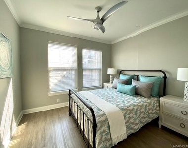 75 E Hoffman Avenue - Photo Thumbnail 15