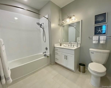 75 E Hoffman Avenue - Photo Thumbnail 14