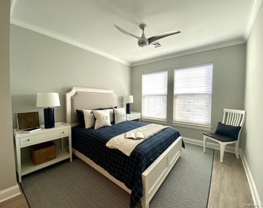 75 E Hoffman Avenue - Photo Thumbnail 12