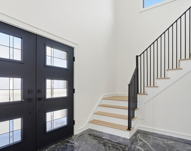 31 Gedney Way - Photo Thumbnail 9