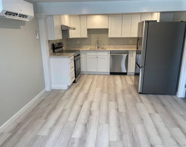 382b Deer Park Avenue - Photo Thumbnail 4