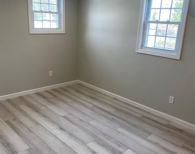 382b Deer Park Avenue - Photo Thumbnail 3