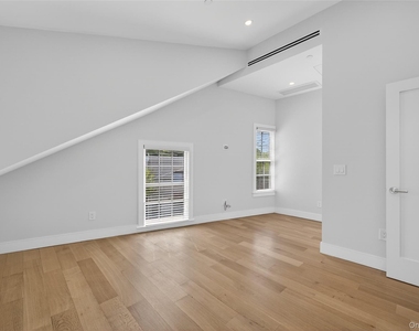 108 South Street - Photo Thumbnail 12
