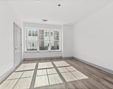 75 Forester Avenue - Photo Thumbnail 7