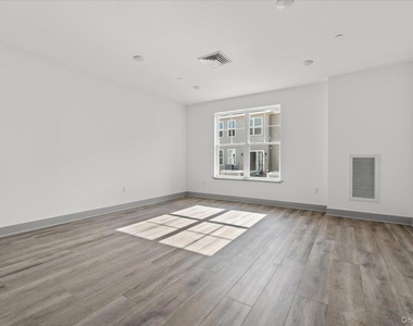 75 Forester Avenue - Photo Thumbnail 6