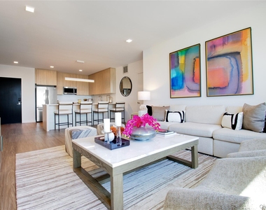 333 Warner Avenue - Photo Thumbnail 2