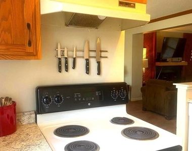 529 King Street - Photo Thumbnail 4