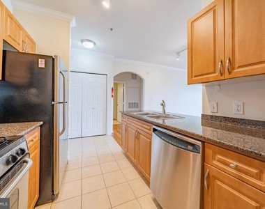 12929 Centre Park Circle - Photo Thumbnail 4