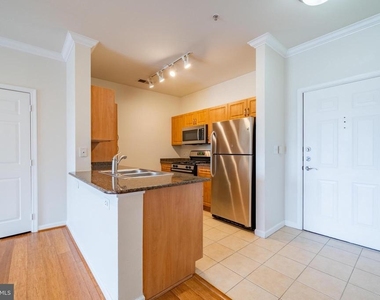 12929 Centre Park Circle - Photo Thumbnail 2