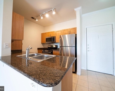 12929 Centre Park Circle - Photo Thumbnail 3