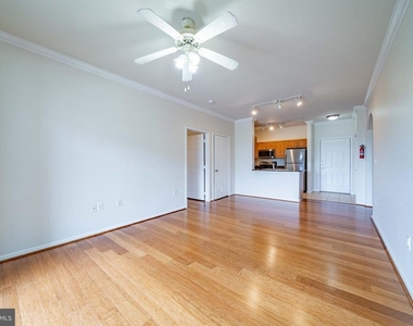 12929 Centre Park Circle - Photo Thumbnail 9