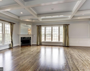 7233 Addington Drive - Photo Thumbnail 7