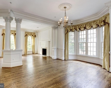 7233 Addington Drive - Photo Thumbnail 4