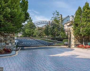 7233 Addington Drive - Photo Thumbnail 21