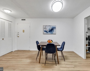 2030 N Adams Street - Photo Thumbnail 9