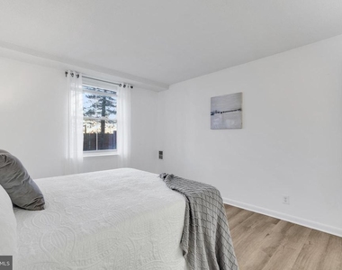 2030 N Adams Street - Photo Thumbnail 16