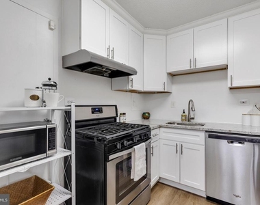 2030 N Adams Street - Photo Thumbnail 12