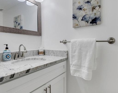 2030 N Adams Street - Photo Thumbnail 19
