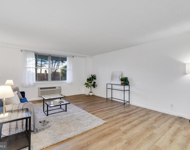 2030 N Adams Street - Photo Thumbnail 4