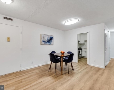 2030 N Adams Street - Photo Thumbnail 10