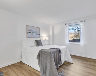 2030 N Adams Street - Photo Thumbnail 15
