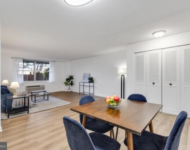 2030 N Adams Street - Photo Thumbnail 7