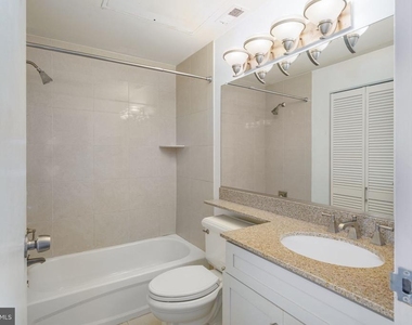 2429 Locust Street - Photo Thumbnail 9