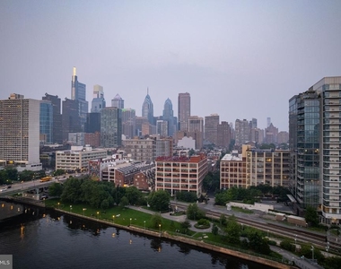 2429 Locust Street - Photo Thumbnail 24