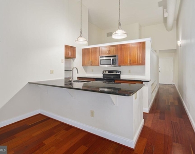 2429 Locust Street - Photo Thumbnail 5