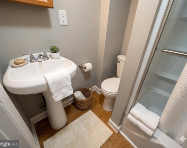 420 W Ruscomb Street - Photo Thumbnail 3