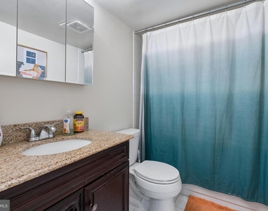 1420 Locust Street - Photo Thumbnail 6