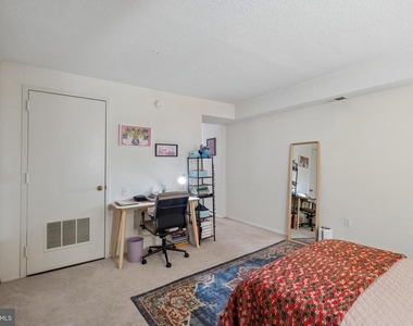 1420 Locust Street - Photo Thumbnail 5