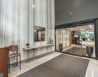 604 S Washington Square - Photo Thumbnail 5