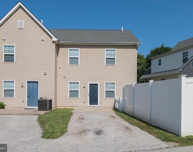 3718 Merrick Road - Photo Thumbnail 3