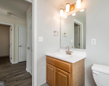 3718 Merrick Road - Photo Thumbnail 24