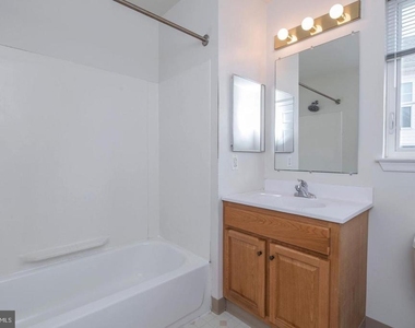 3718 Merrick Road - Photo Thumbnail 11