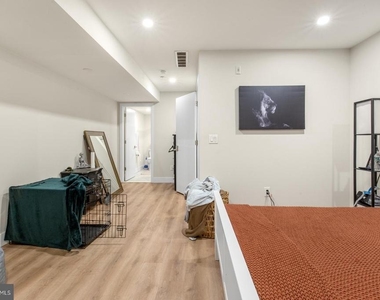 1702 Point Breeze Avenue - Photo Thumbnail 17